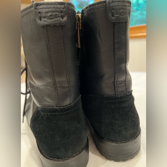 UGG Kilmer II Black Combat Moto Boots w/ Chunky Sole and Exposed Shearling Sz 9 - Picture 6 of 14